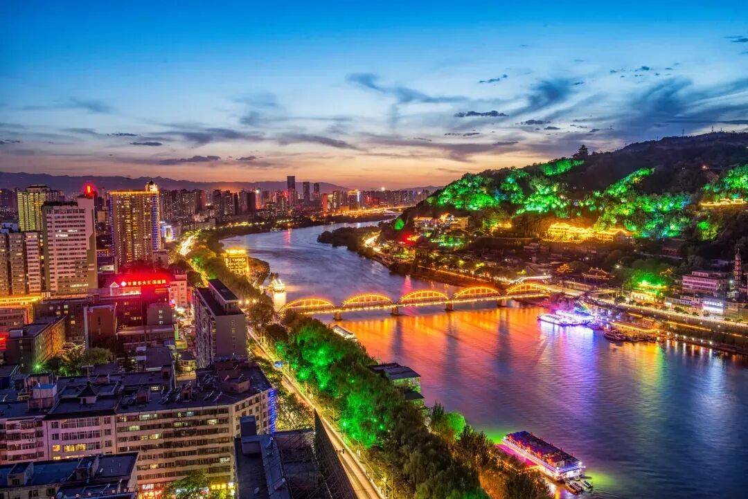 日落-居延海日出-巴丹吉林沙漠-大漠胡杨林-金塔嘉峪关丨7日深度行AG旗舰厅首页秋醉额济纳丨兰州-张掖七彩丹霞-额济纳胡杨林-怪树林(图4) 日落-居延海日出-巴丹吉林沙漠-大漠胡杨林-金塔嘉峪关丨7日深度行AG旗舰厅首页秋醉额济纳丨兰州-张掖七彩丹霞-额济纳胡杨林-怪树林(图4)